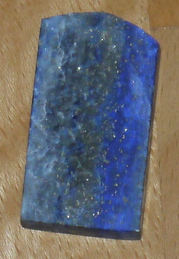 Lapis Calzit unter weißen Licht